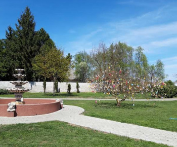 Aktuality / Zdobenie stromčeka veľkonočnými vajičkami - foto