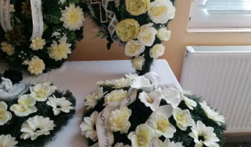 Služby pohrebníctva predaj vencov -v priestoroch Obecného úradu Malčice
